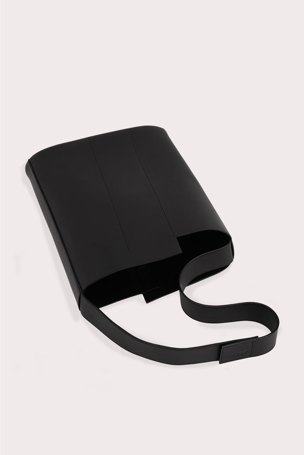 Odd-Tote Bag in Black - Aros